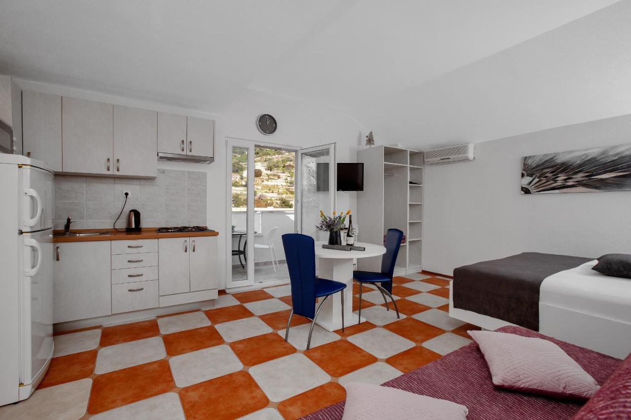 Apartments By The Sea Drasnice, Makarska - 2581 المظهر الخارجي الصورة