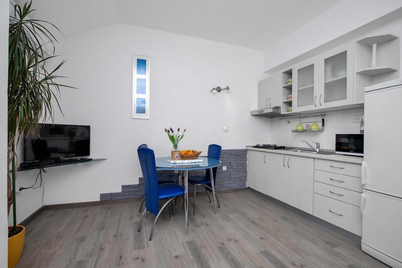 Apartments By The Sea Drasnice, Makarska - 2581 المظهر الخارجي الصورة