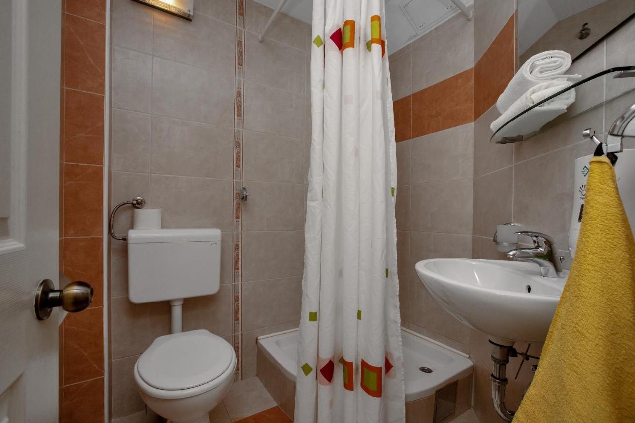 Apartments By The Sea Drasnice, Makarska - 2581 المظهر الخارجي الصورة