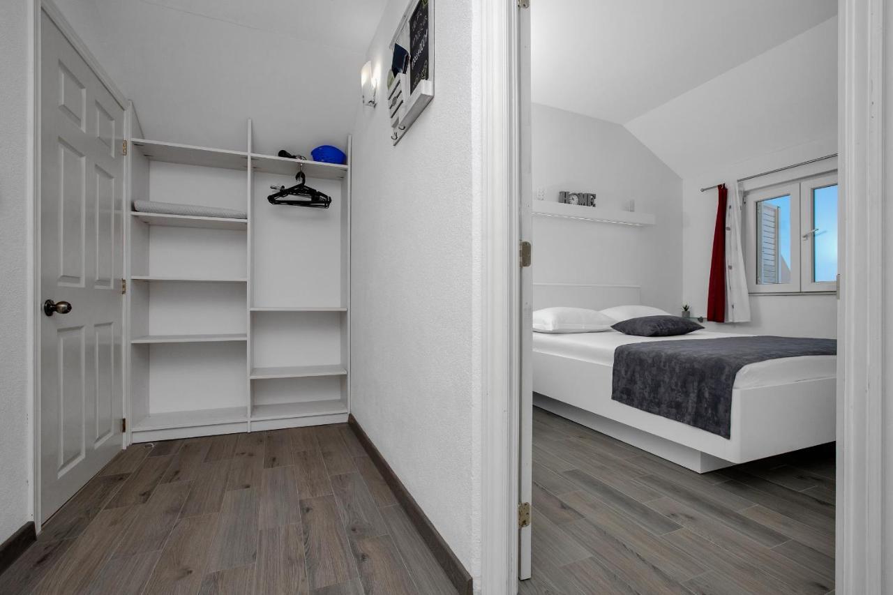 Apartments By The Sea Drasnice, Makarska - 2581 المظهر الخارجي الصورة