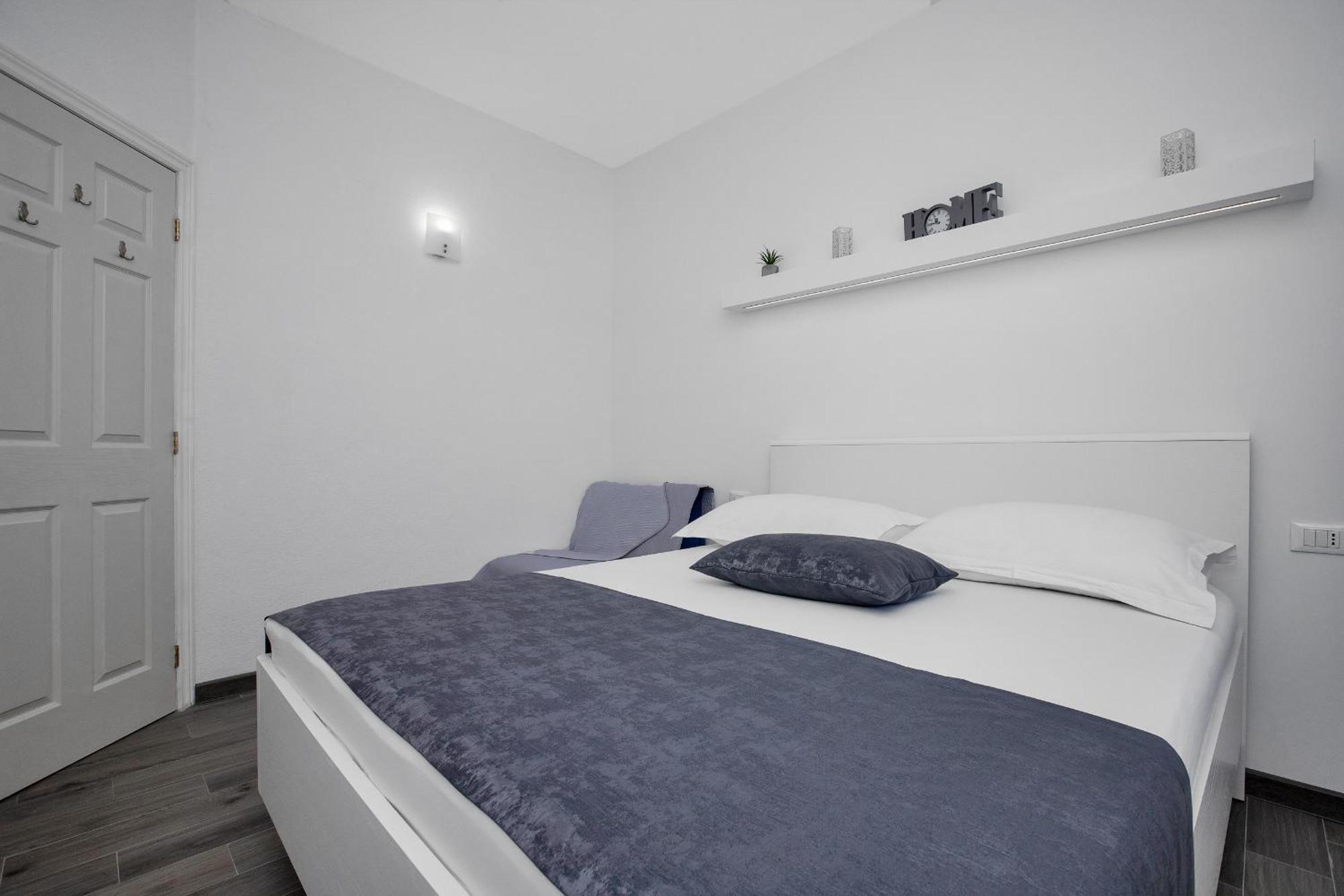 Apartments By The Sea Drasnice, Makarska - 2581 الغرفة الصورة